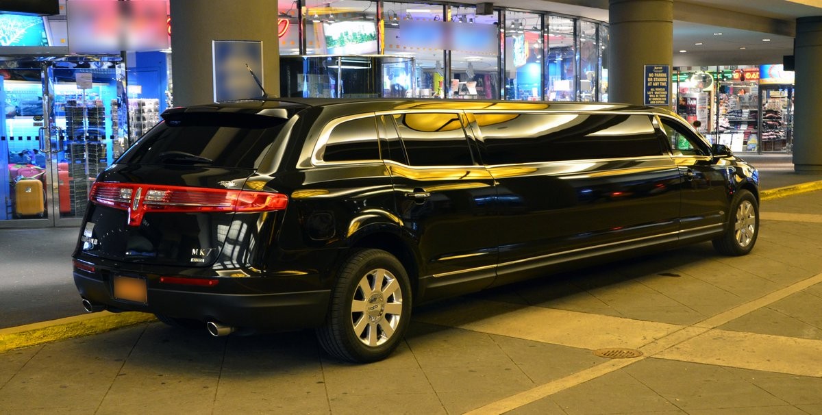The Basic Advantages Of Hiring A Vaughan Limo Service For Airport Transportation